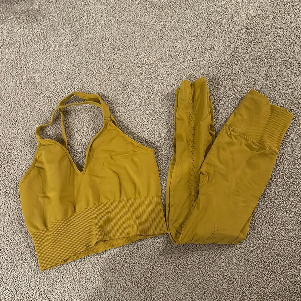 Free people good karma set. Both are in the color Honey Mallow.